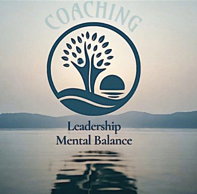 Logo für Coaching mit einem Baum, Wasser und den Worten „Leadership“ und „Mental Balance“.